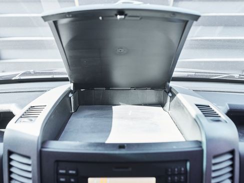 Used 2018 Mercedes-Benz Sprinter 2500 image 69