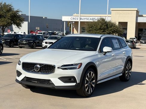 New 2026 Volvo V60 B5 Cross Country Ultra w/ Protection Package Premier image 6