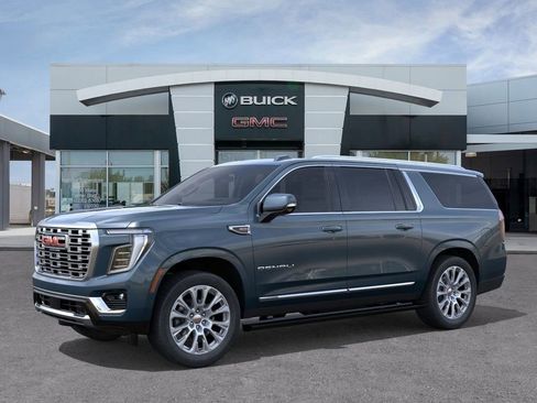 New 2026 GMC Yukon XL Denali w/ Denali Reserve Package image 3