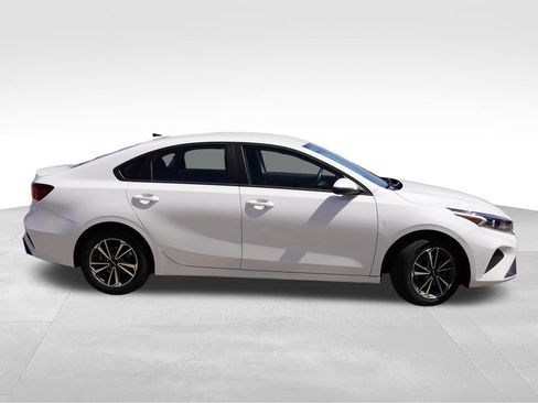 Certified 2023 Kia Forte LXS w/ LXS Technology Package FWD image 3