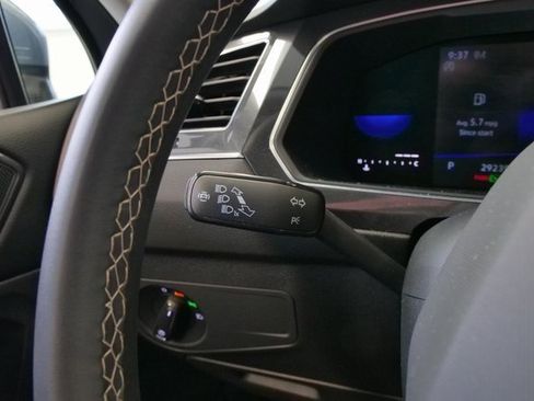 Used 2022 Volkswagen Tiguan SE image 27