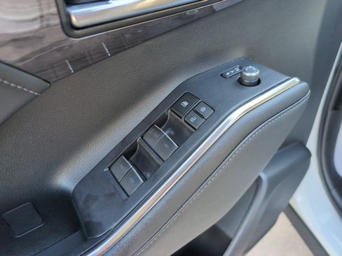 Used 2023 Toyota Highlander Limited FWD image 15