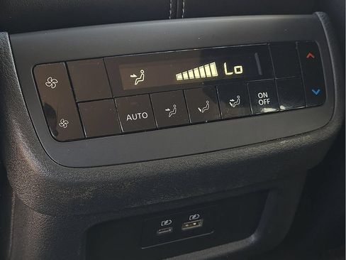 Used 2025 Nissan Pathfinder SV FWD image 11