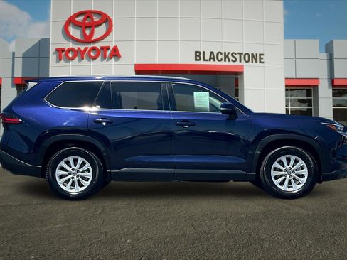 Certified 2025 Toyota Grand Highlander FWD image 2
