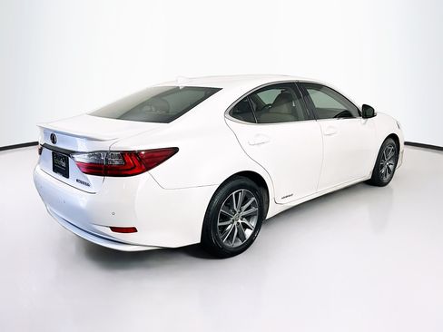 Used 2017 Lexus ES 300h w/ Luxury Package FWD image 9