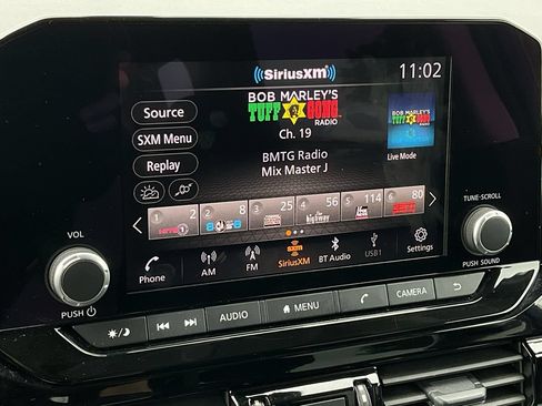 Used 2025 Nissan Pathfinder SV FWD image 30