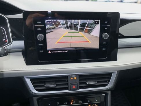 Certified 2025 Volkswagen Taos SEL image 20