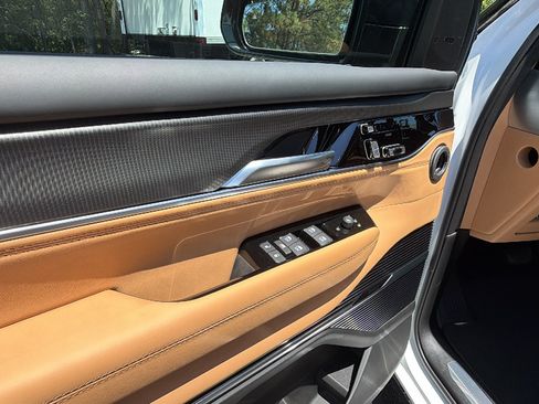 New 2026 Jeep Grand Wagoneer Summit AWD/4WD image 16