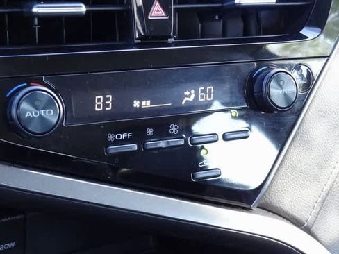 Used 2024 Toyota Camry SE image 30