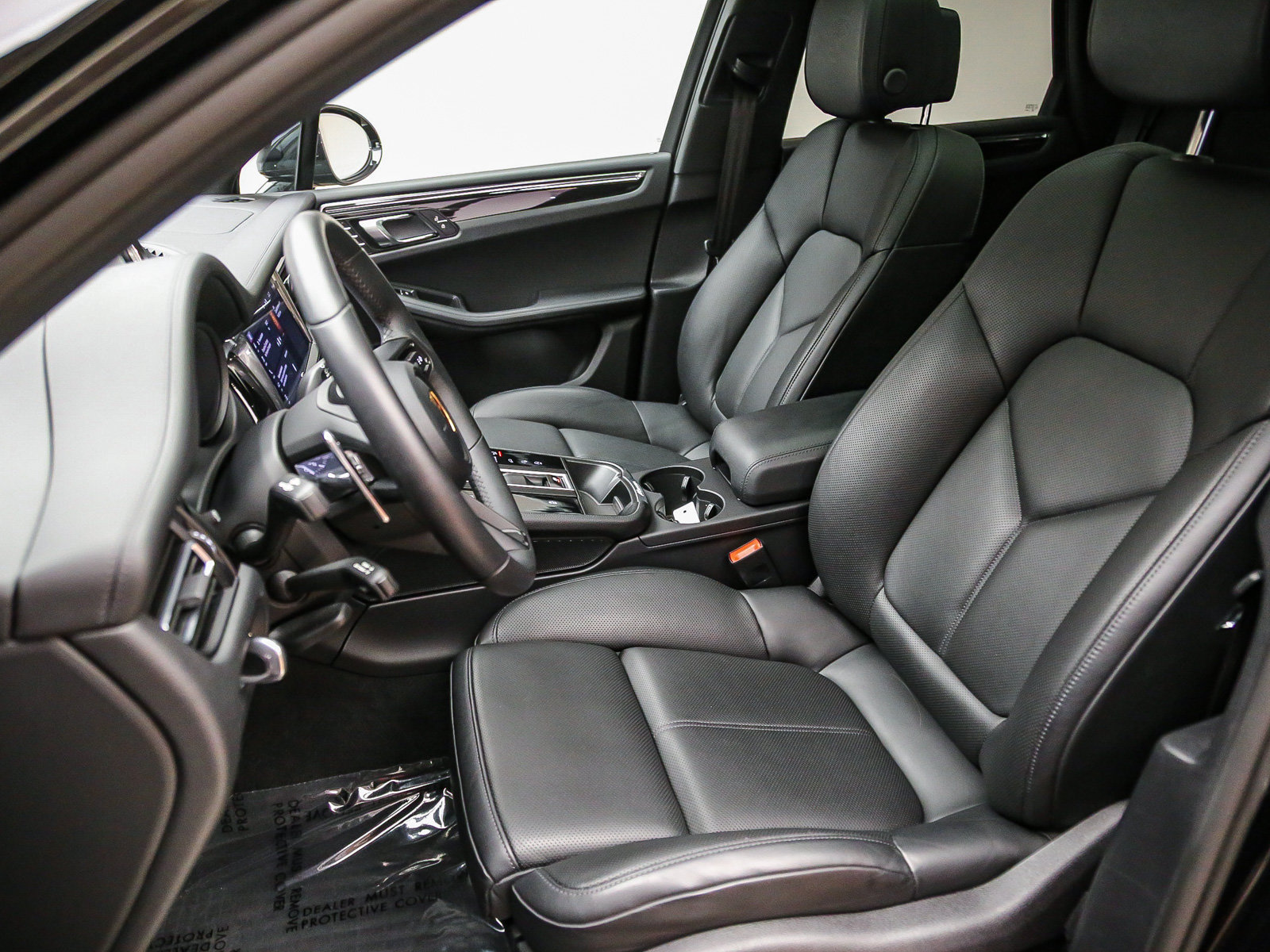 Certified 2026 Porsche Macan AWD/4WD image 5
