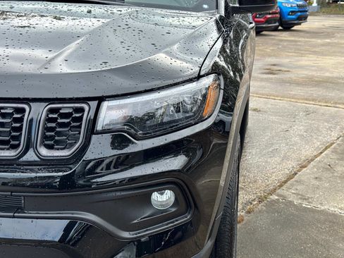 New 2026 Jeep Compass Latitude image 9