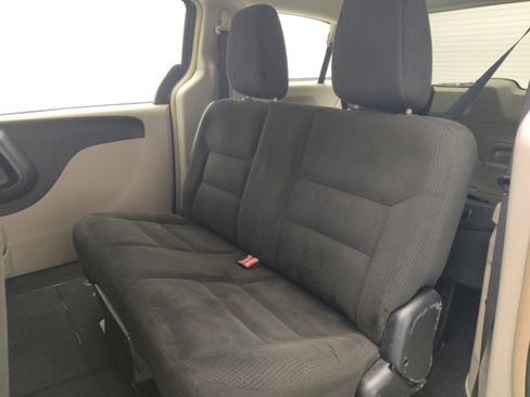 Used 2015 Dodge Grand Caravan American Value Package w/ UConnect Hands-Free Group image 18