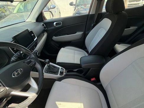 Used 2025 Hyundai Venue SEL FWD image 6