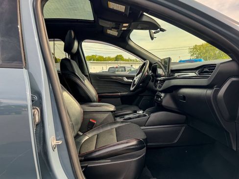Used 2024 Ford Escape ST-Line w/ Tech Pack #1 AWD/4WD image 11