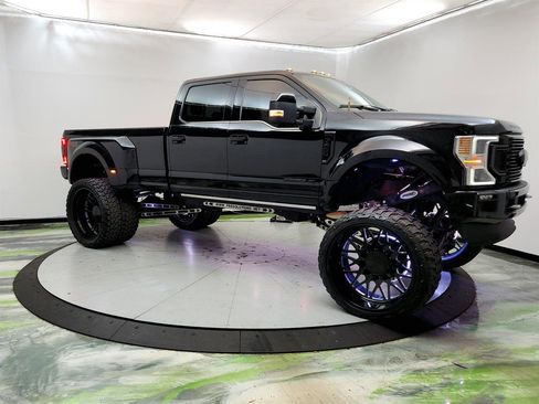 Used 2022 Ford F450 Platinum w/ FX4 Off-Road Package image 3