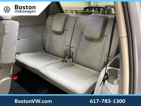 Used 2025 Volkswagen Atlas SE image 9