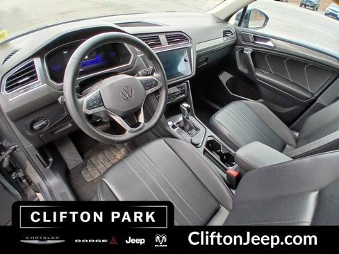 Used 2024 Volkswagen Tiguan SE image 13