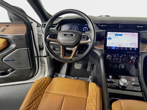 Used 2022 Jeep Grand Cherokee Summit w/ Adv Protech Group IV AWD/4WD image 25