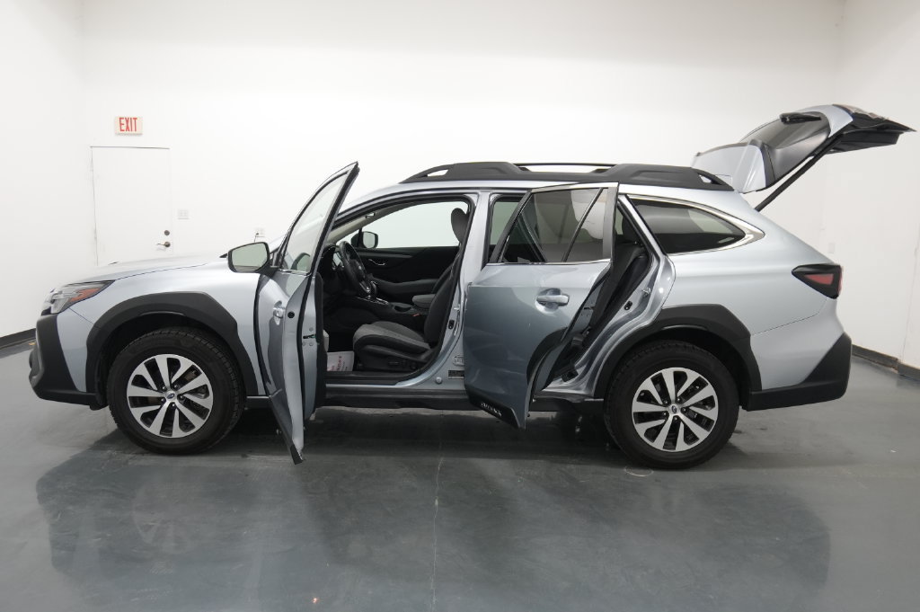Used 2023 Subaru Outback Premium AWD/4WD image 25