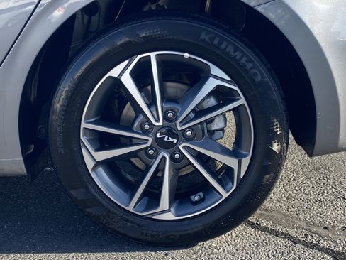 Used 2024 Kia Forte LXS image 7