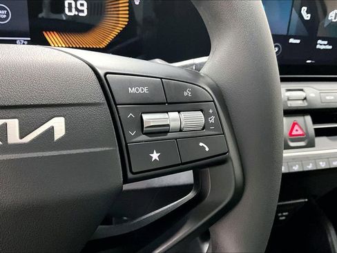 New 2025 Kia K4 LXS image 22