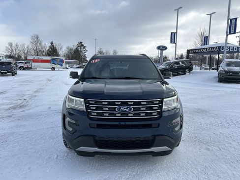Used 2016 Ford Explorer XLT w/ Equipment Group 202A image 9