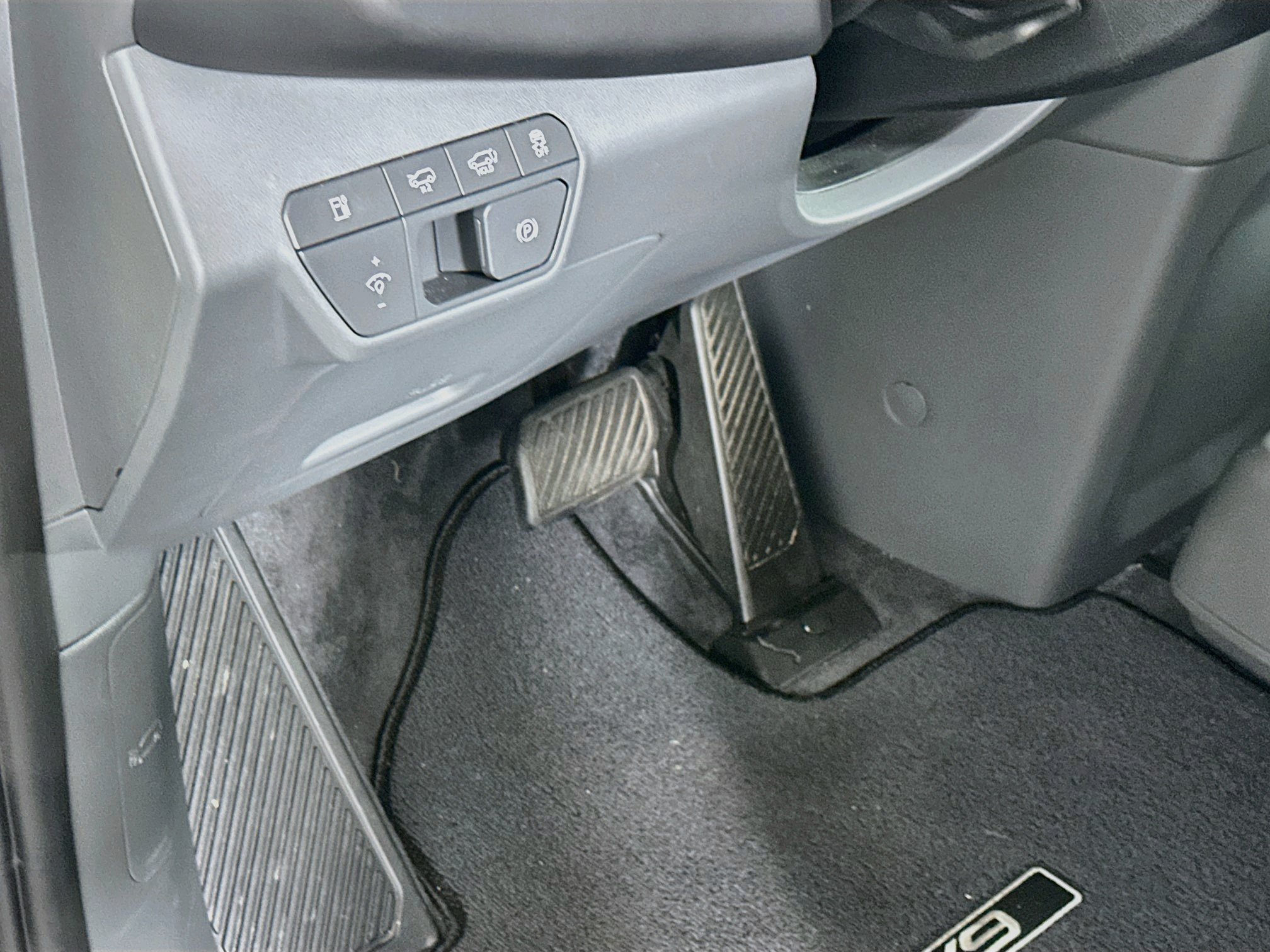 Used 2024 Kia EV9 Light Long Range RWD image 17