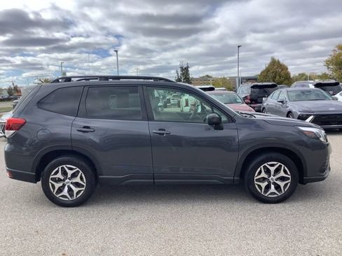 Used 2022 Subaru Forester Premium image 4