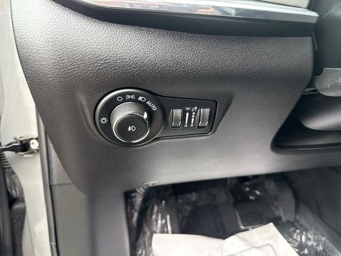 Used 2022 Jeep Compass Limited image 11