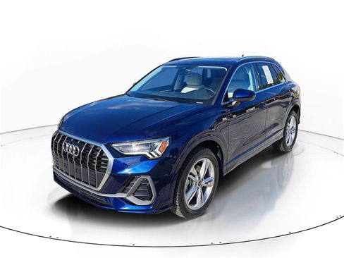 Certified 2023 Audi Q3 2.0T Premium w/ Convenience Package image 2