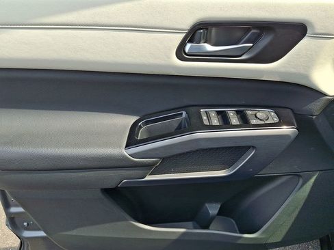 Certified 2023 Nissan Pathfinder SL image 13