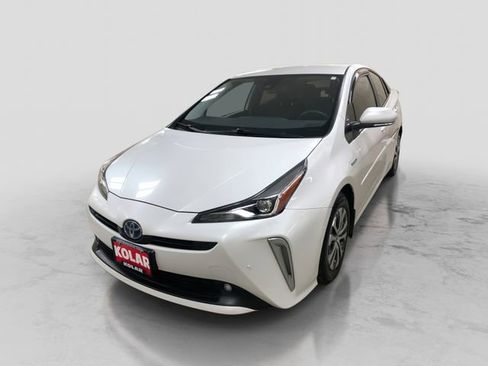 Certified 2022 Toyota Prius LE image 1