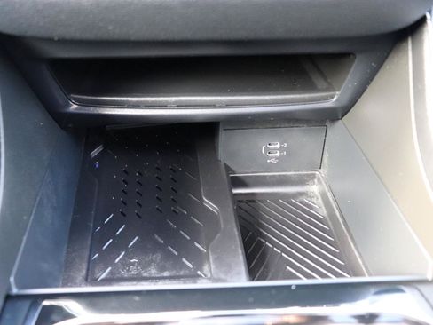 Used 2026 Chrysler Pacifica Limited FWD image 49