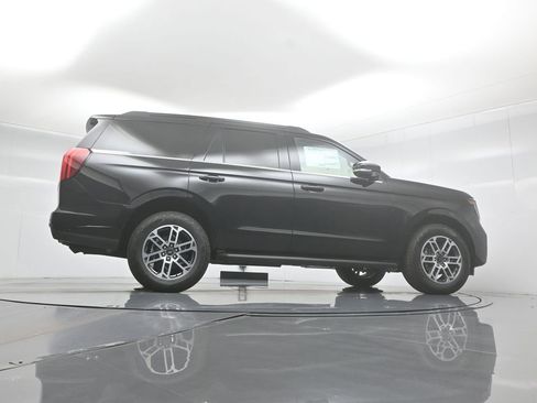 New 2025 Ford Expedition Active image 54