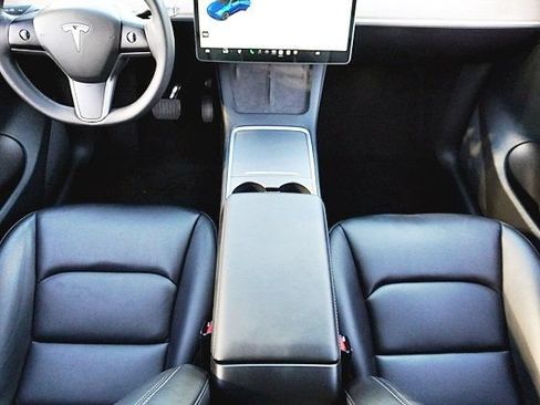 Used 2021 Tesla Model Y Long Range AWD/4WD image 32