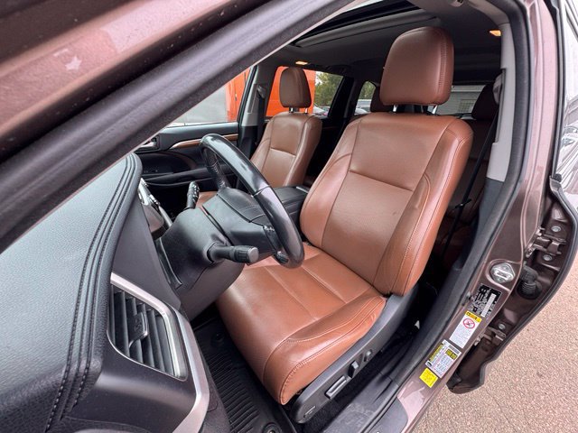 Used 2017 Toyota Highlander Limited AWD/4WD image 9