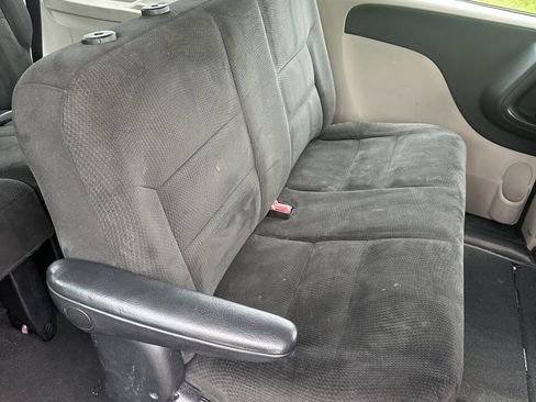 Used 2015 Dodge Grand Caravan American Value Package w/ UConnect Hands-Free Group image 17