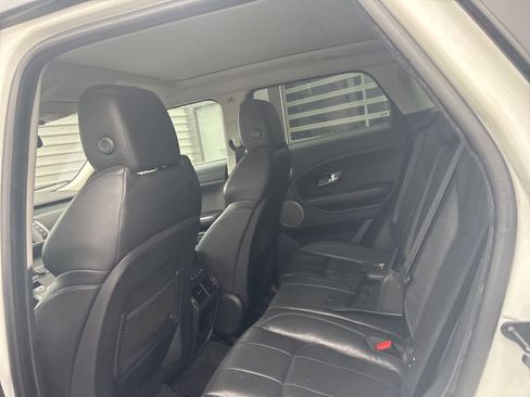 Used 2018 Land Rover Range Rover Evoque SE Premium image 19