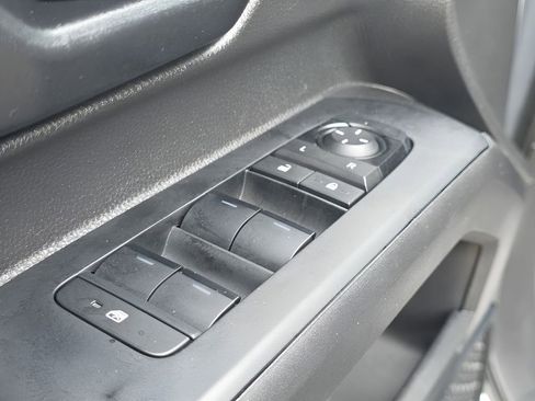 Used 2024 Toyota Tacoma SR5 AWD/4WD image 12