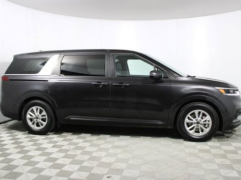Used 2024 Kia Carnival LX image 43