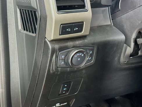 Used 2019 Ford F250 Lariat w/ Lariat Value Package image 11