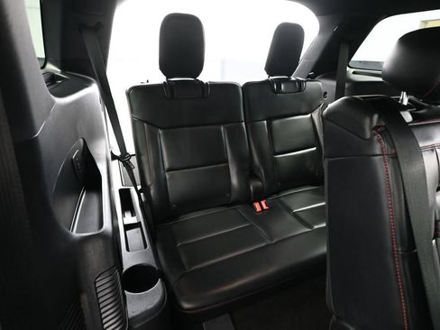Used 2025 Ford Explorer ST-Line w/ ST-Line Street Pack AWD/4WD image 37