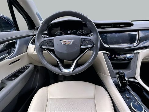 Used 2021 Cadillac XT6 Premium Luxury FWD image 6