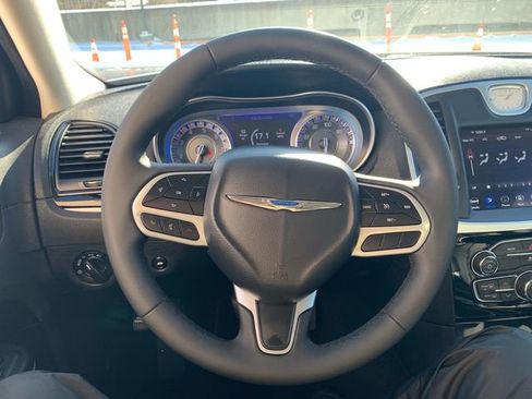 Used 2023 Chrysler 300 Touring w/ Sport Appearance Package image 27