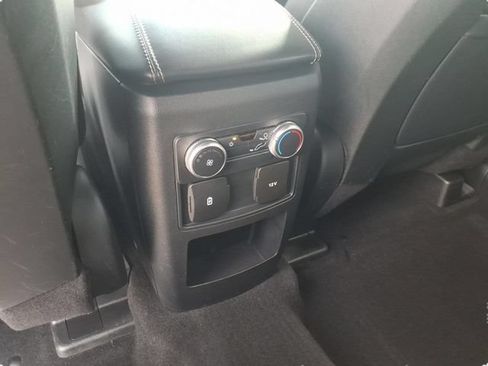 Used 2020 Ford Explorer XLT w/ Equipment Group 202A AWD/4WD image 11