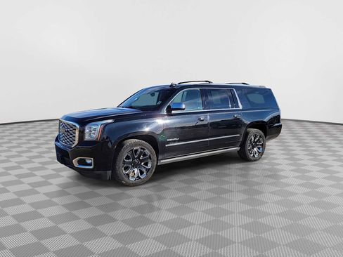 Used 2020 GMC Yukon XL Denali w/ Denali Ultimate Black Edition AWD/4WD image 4