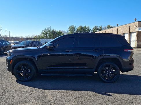 Used 2023 Jeep Grand Cherokee Altitude image 4