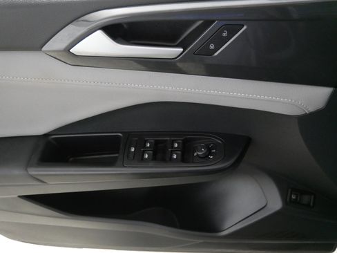 Used 2023 Volkswagen Taos SEL image 19
