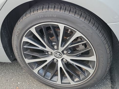 Used 2018 Toyota Camry SE FWD image 5