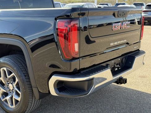 New 2026 GMC Sierra 1500 SLT image 17